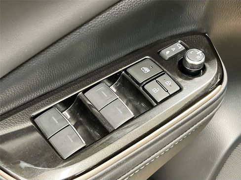 Used 2025 Toyota Crown Signia image 21