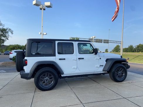 Used 2024 Jeep Wrangler Unlimited Sport AWD/4WD image 12