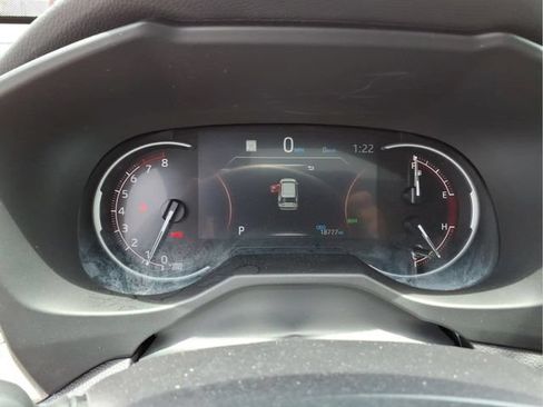 Used 2025 Toyota RAV4 XLE w/ Convenience Package FWD image 23
