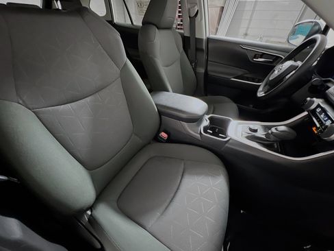 Used 2025 Toyota RAV4 XLE image 31
