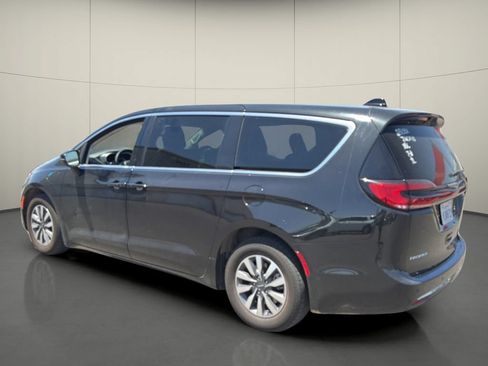 Used 2023 Chrysler Pacifica Touring-L FWD image 5