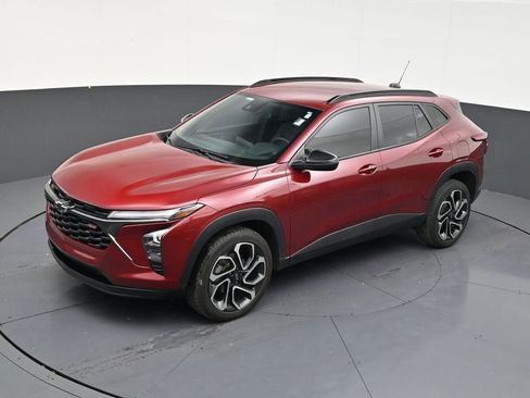 Used 2024 Chevrolet Trax RS FWD image 12