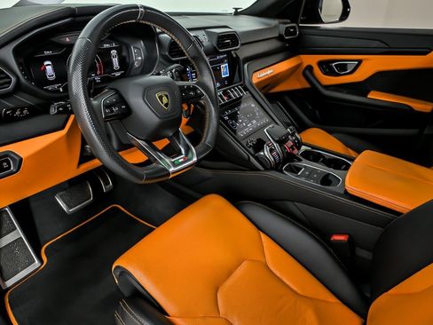 Used 2022 Lamborghini Urus AWD/4WD image 21