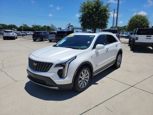 Used 2020 Cadillac XT4 Premium Luxury w/ Enhanced Visibility Package FWD image 8