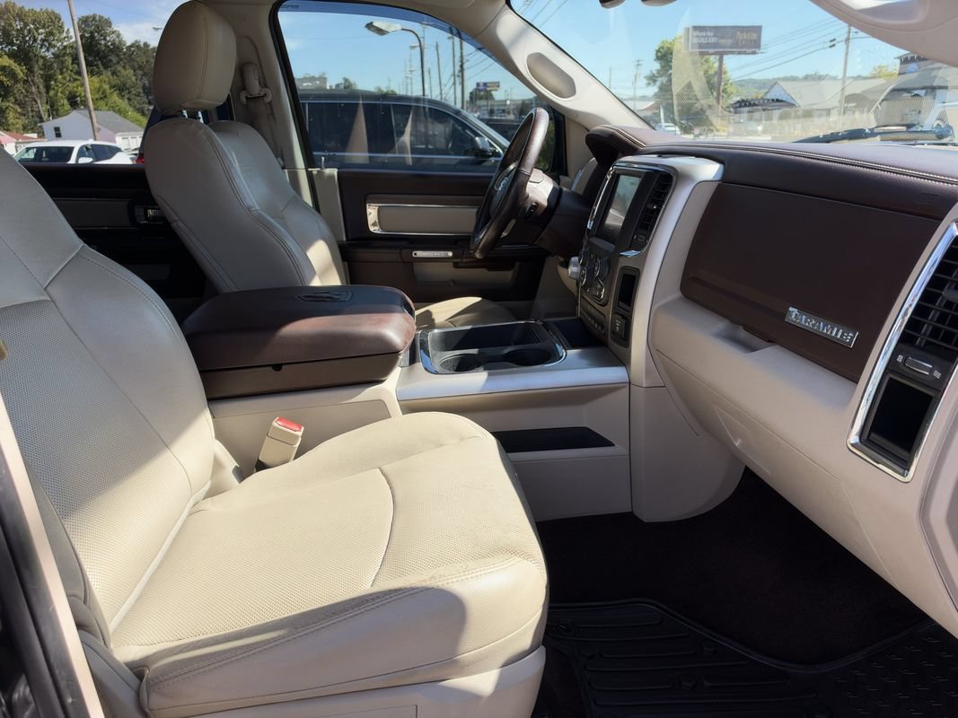 Used 2017 RAM 1500 Laramie w/ Convenience Group AWD/4WD image 16