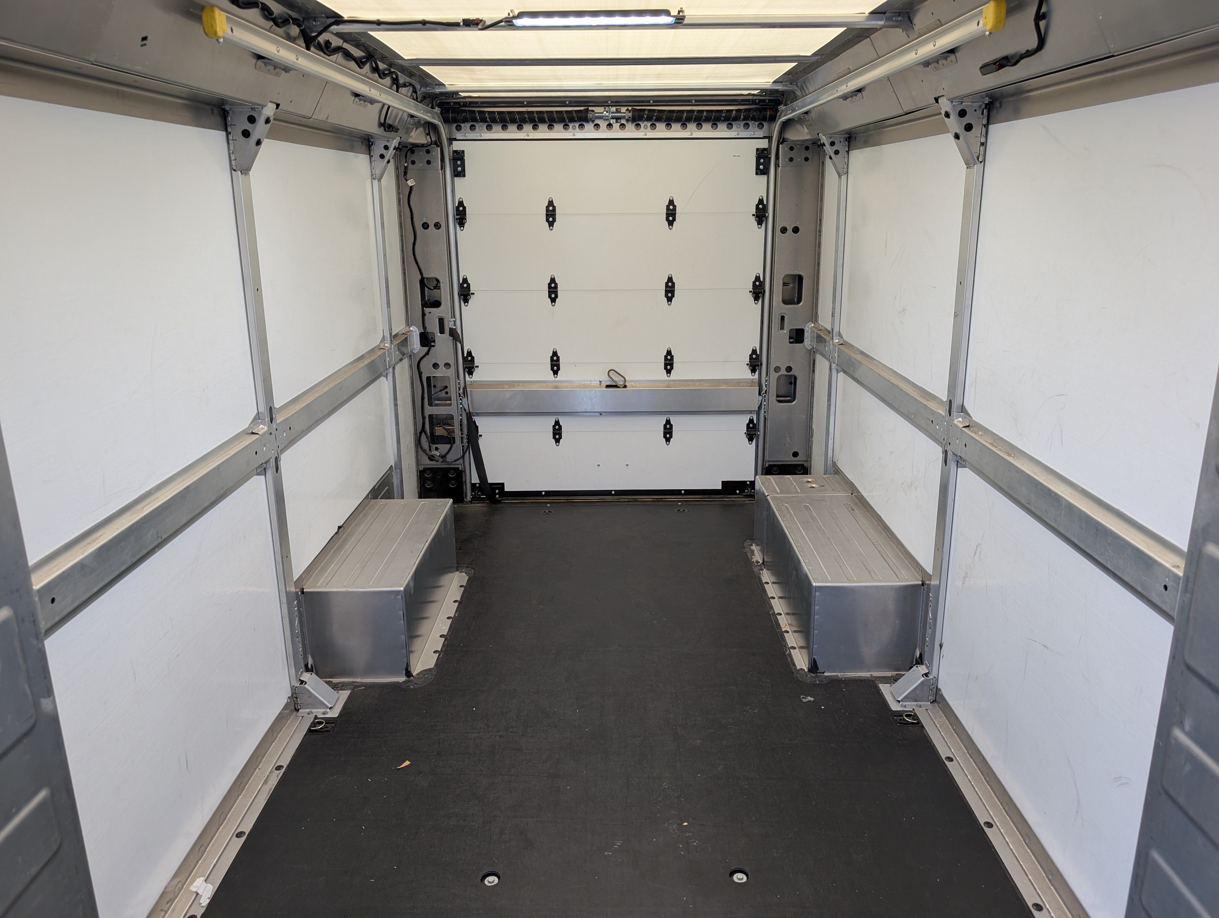 Used 2024 Chevrolet Brightdrop 600 w/ Commercial Equipment Package AWD/4WD image 17