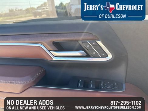 Used 2025 GMC Sierra 2500 Denali Ultimate AWD/4WD image 16