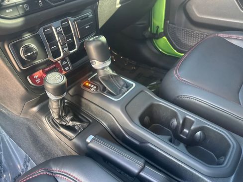 Used 2025 Jeep Wrangler Unlimited Rubicon image 26