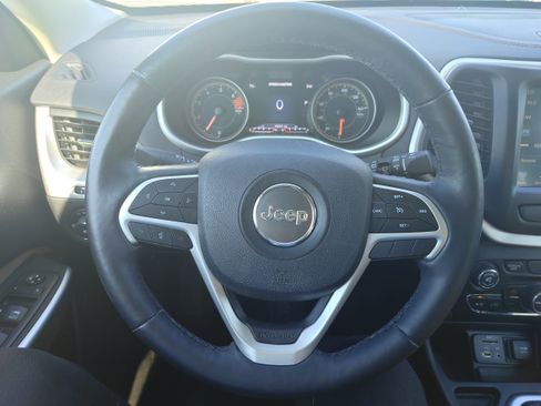 Used 2018 Jeep Cherokee Limited image 12