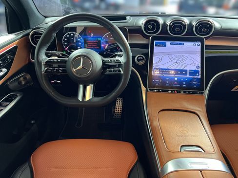 Used 2024 Mercedes-Benz GLC 300 4MATIC image 23