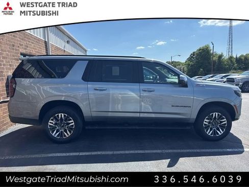 Used 2025 Chevrolet Suburban Z71 AWD/4WD image 3