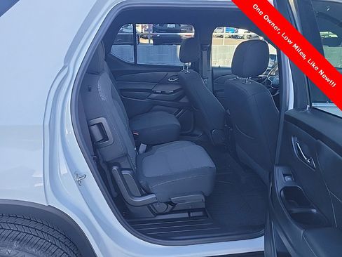 Used 2023 Chevrolet Traverse LT image 16