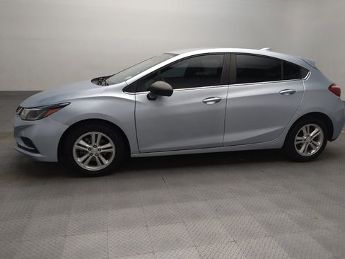 Used 2017 Chevrolet Cruze LT w/ Convenience Package FWD image 2