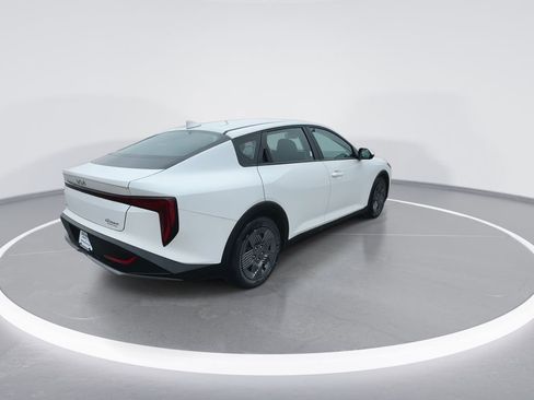 New 2025 Kia K4 LX image 8