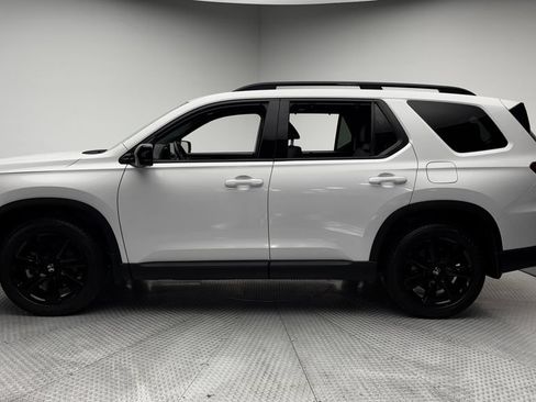Used 2025 Honda Pilot Black Edition image 5