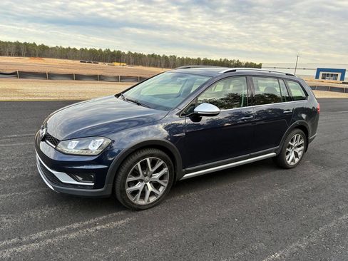Used 2017 Volkswagen Golf Alltrack SEL AWD/4WD image 1