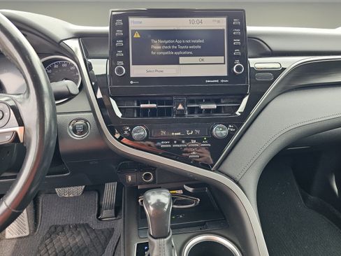 Used 2022 Toyota Camry XLE w/ Carpet Mat Package (TMS) FWD image 12