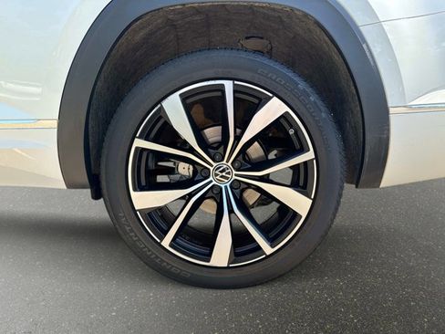 Used 2024 Volkswagen Atlas SEL Premium R-Line AWD/4WD image 10