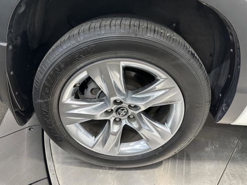 Used 2018 Toyota Highlander Limited AWD/4WD image 11