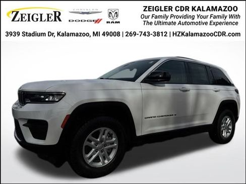 Certified 2023 Jeep Grand Cherokee Laredo image 1