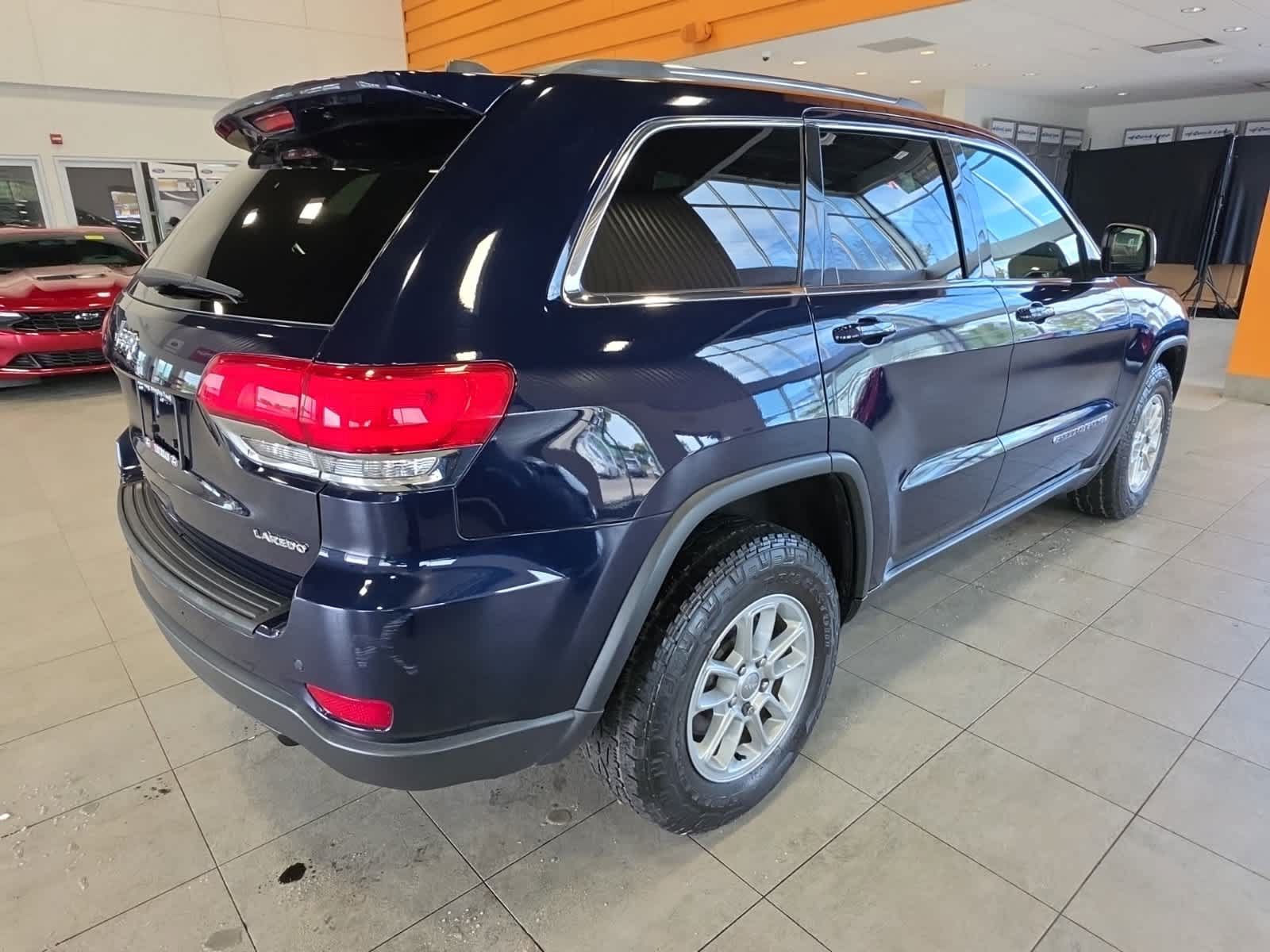 Used 2018 Jeep Grand Cherokee Laredo AWD/4WD image 7