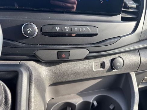 New 2026 Ford Transit 250 Base / 3.5L V6 / 148 WB MR image 23