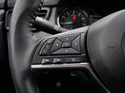 Used 2020 Nissan Rogue SV image 26