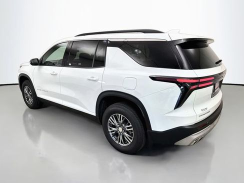 Used 2025 Chevrolet Traverse LT w/ LPO, Floor Liner Package FWD image 5
