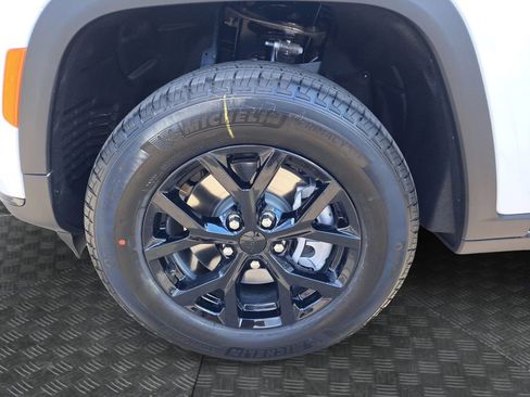 New 2025 Jeep Grand Cherokee L Altitude image 23