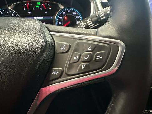 Used 2022 Chevrolet Equinox Premier FWD image 16