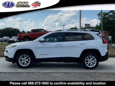 Used 2018 Jeep Cherokee Latitude FWD image 4