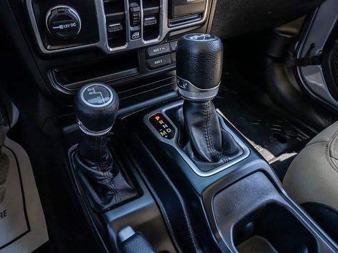 Used 2018 Jeep Wrangler Unlimited Sport S AWD/4WD image 28