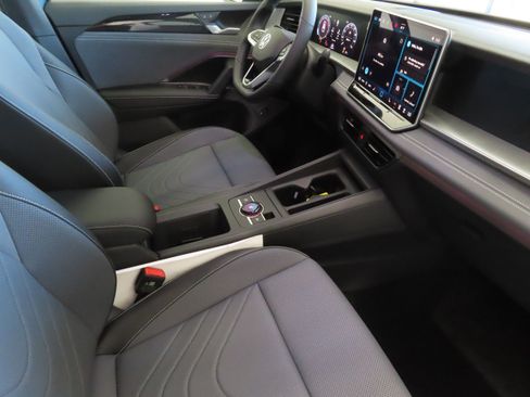 New 2026 Volkswagen Tiguan SE R-Line image 27