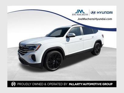 Used 2024 Volkswagen Atlas SE w/ Black Wheel Package