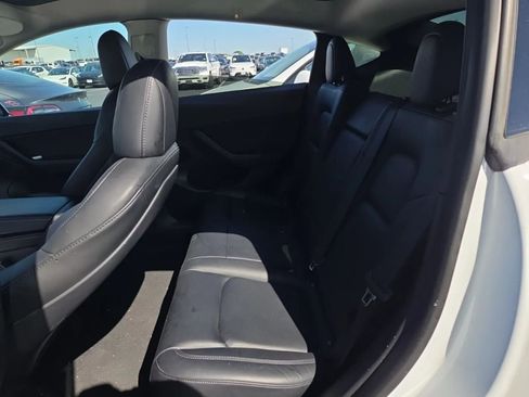 Used 2022 Tesla Model Y Long Range image 3