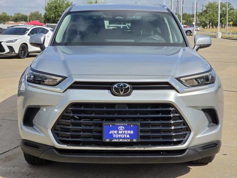 Used 2025 Toyota Grand Highlander AWD image 3