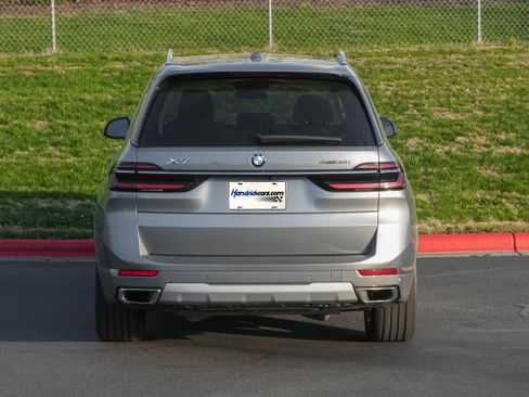 Used 2024 BMW X7 xDrive40i image 8