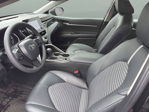Used 2023 Toyota Camry SE image 9