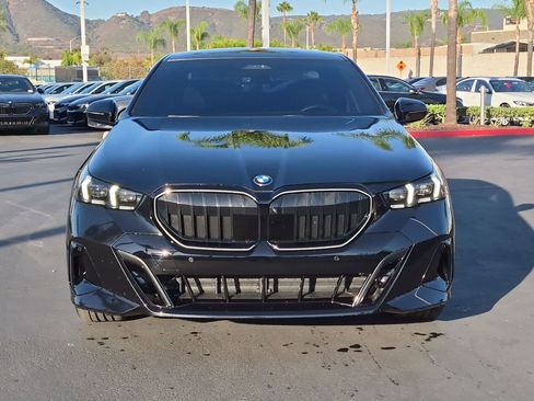 Certified 2025 BMW 540i xDrive w/ Executive Package AWD/4WD image 3
