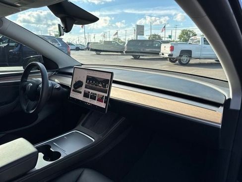 Used 2023 Tesla Model Y Long Range AWD/4WD image 29