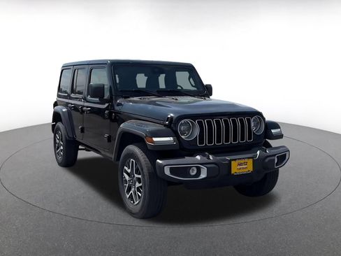 Used 2025 Jeep Wrangler Unlimited Sahara AWD/4WD image 2