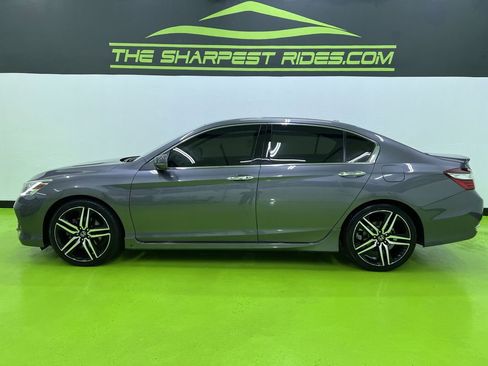 Used 2016 Honda Accord Touring image 6