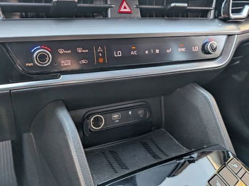 Used 2024 Kia Sportage EX image 25