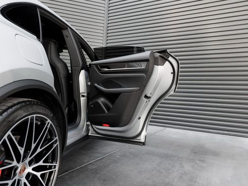 New 2026 Porsche Macan 4S Electric image 32