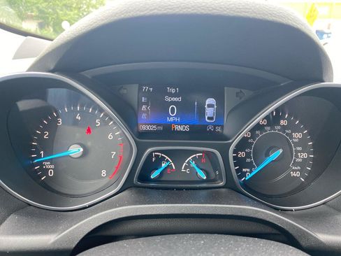 Used 2019 Ford Escape SE FWD image 17