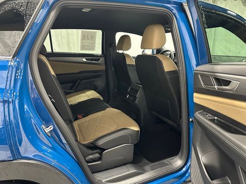 Used 2025 Volkswagen Atlas Cross Sport SE image 50