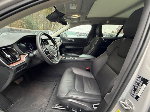 Used 2025 Volvo V60 B5 Cross Country Plus image 25