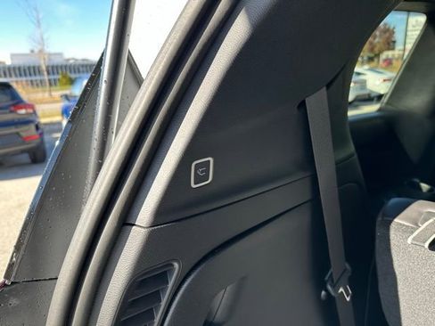 New 2026 Chrysler Pacifica Select AWD/4WD image 11