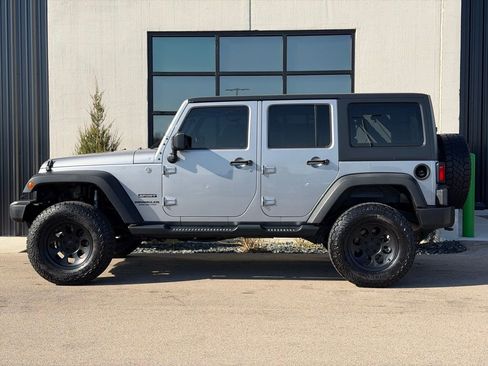 Used 2015 Jeep Wrangler Unlimited Sport AWD/4WD image 2