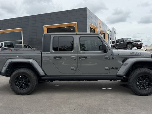 Used 2022 Jeep Gladiator Sport AWD/4WD image 4